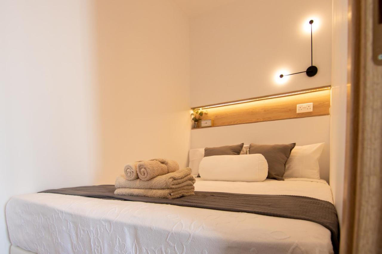 Phaedrus Living Seaview Modern Flat Lighthouse 52 Apartment Paphos Ngoại thất bức ảnh